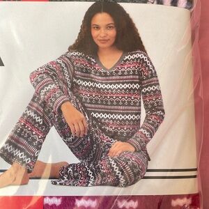 I’m Nautica two-piece women’s sleepwear set